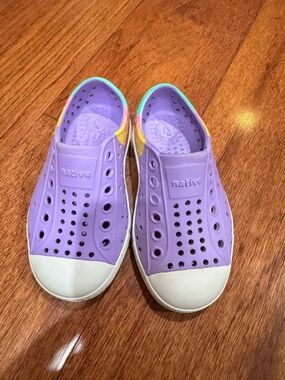 Native Kids Jefferson Slip-On Sneakers in Lavender patterned - C7